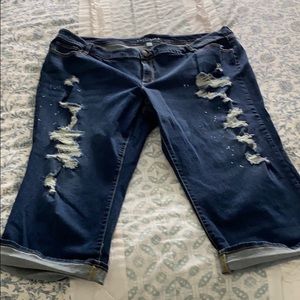 Distressed skinny crop jeans